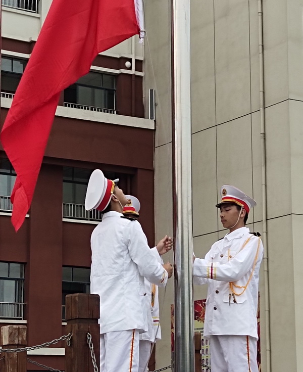 卓越心启航，奋斗新篇章  -------记合肥卓越中学2020秋学期第一次升旗仪式