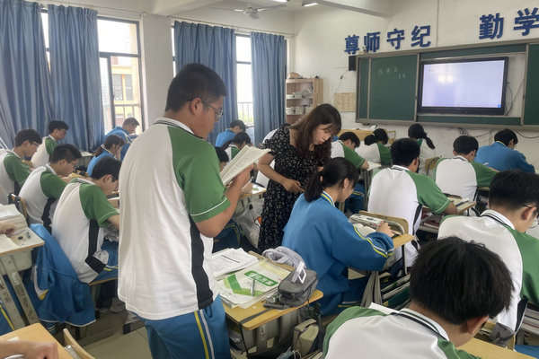 品绝世妙文，探千古深情——我校高二年级一堂《陈情表》公开课教研活动